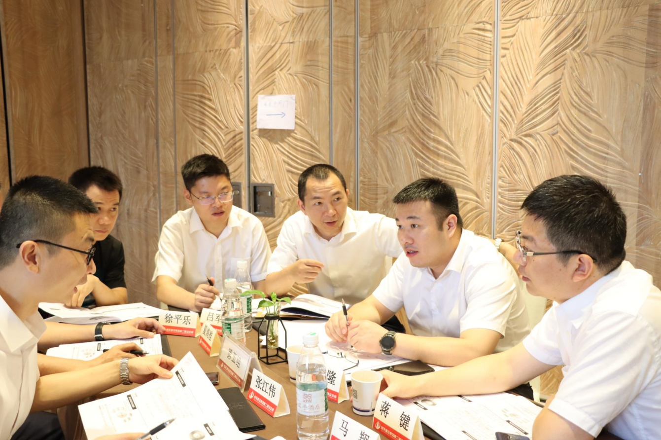 2021年6月25日-26日，金世豪二建组织开展了2021年中高层主管执行力培训。本次培训特邀清华、北大、上海交大总裁班讲师，中国企业家协会特聘高级讲师许晋老师进行授课。